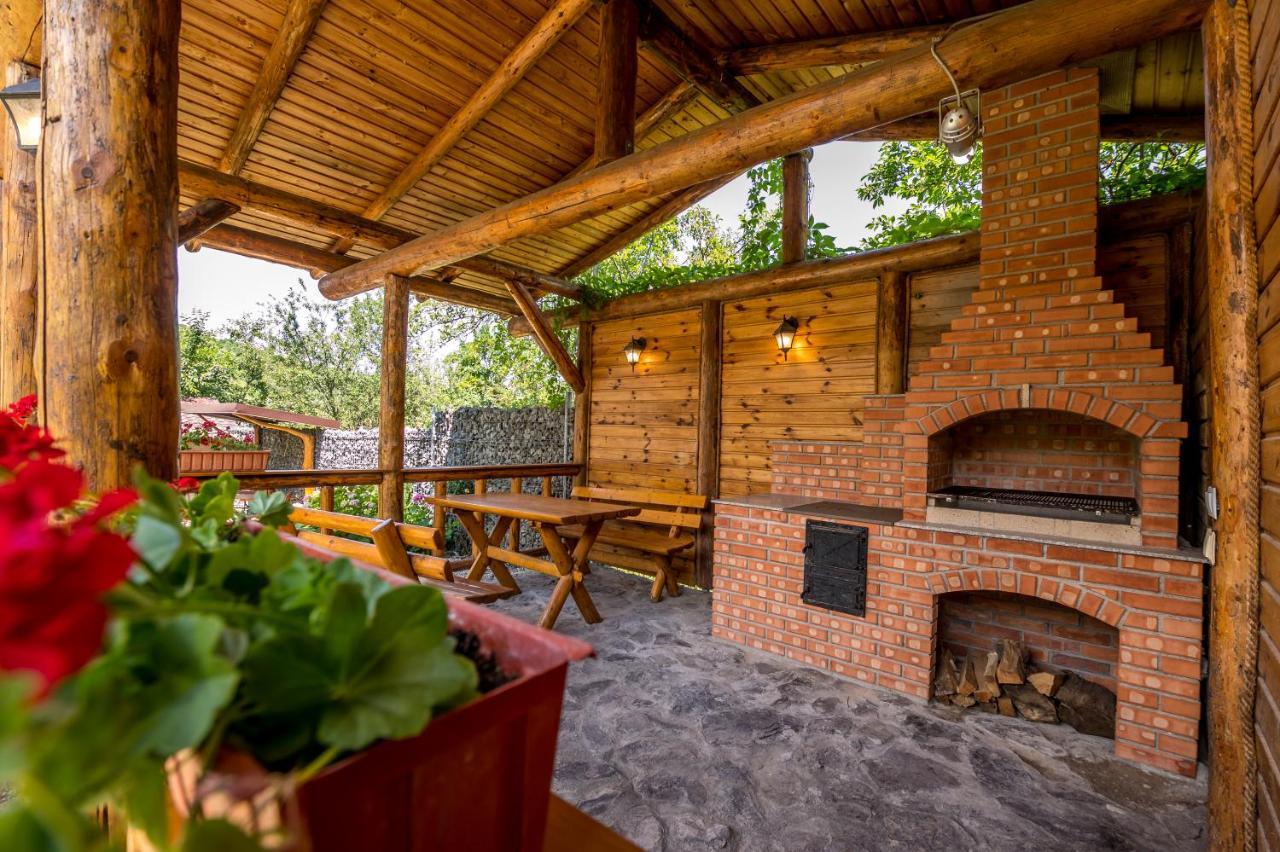 Casa De Vacanta Sadu Экстерьер фото